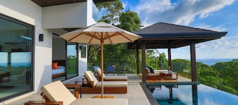Dreamy Jungle Ocean-view Luxury Villa w Pool