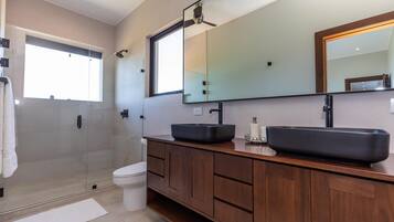 Villa | Bathroom