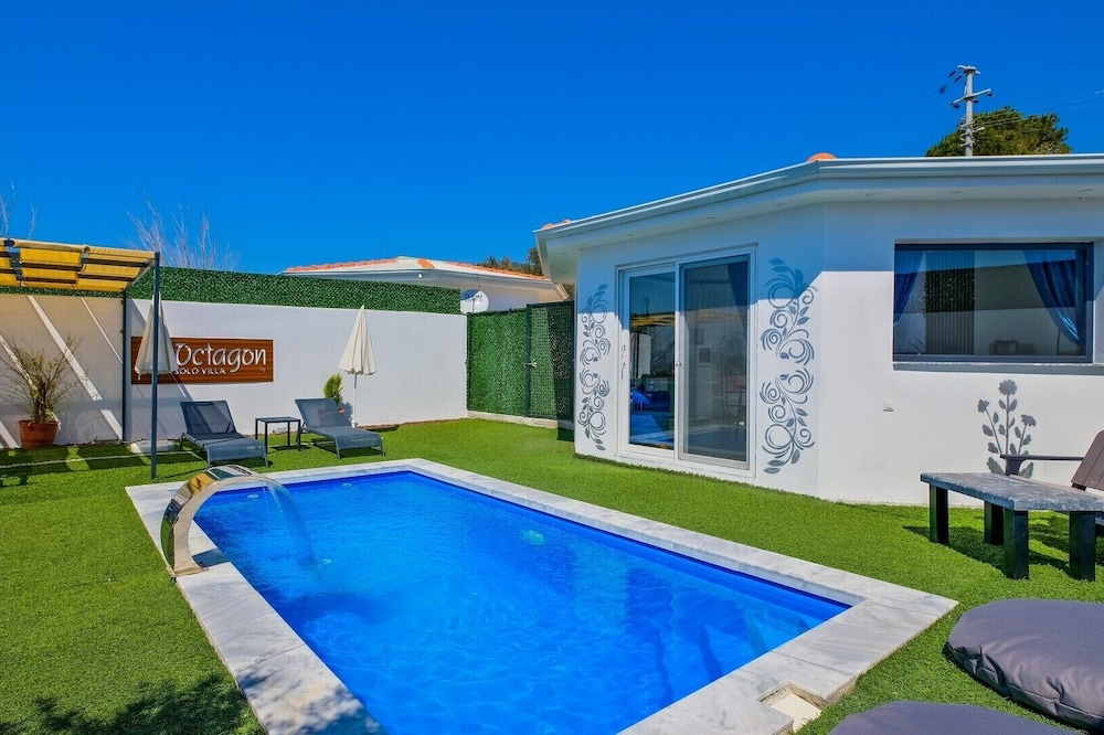 Honeymoon villa with private pool and jacuzzi