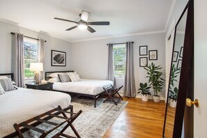 3 bedrooms, desk, iron/ironing board, free WiFi