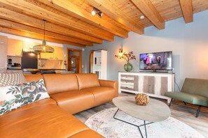 Smart-TV, DVD-Player, Tischtennisplatte