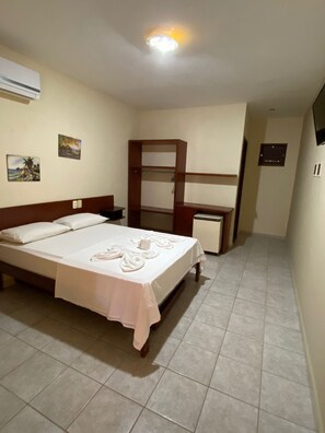 Blackout curtains, iron/ironing board, free WiFi, bed sheets - Pousada Costa dos Corais (São José da Coroa Grande)