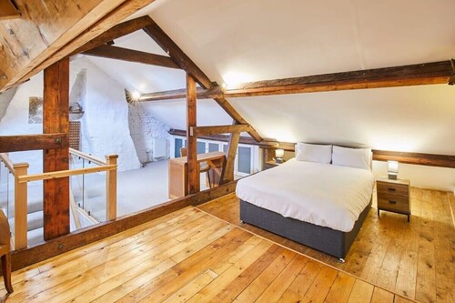 Host & Stay | The Duck Pond