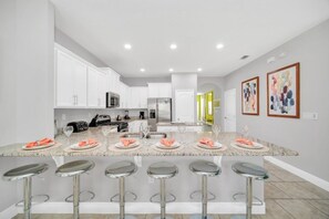 Villa, 6 Bedrooms | Private kitchen