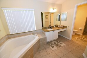 House, 4 Bedrooms | Bathroom | Towels