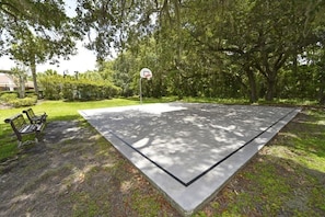 House, 4 Bedrooms | Sports court - Lakeside 4-bed Pool Home At Villa Sol 4 Bedroom Home by Redawning (Kissimmee)