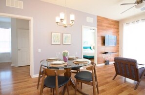 Condo, 3 habitaciones | Servicio a la habitación