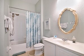A bathroom with a shower, toilet, and sink. - 3 Bed Penthouse Near Convention Center! 3 Bedroom Condo by RedAwning (Orlando)
