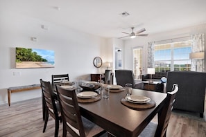 In-room dining - 3 Bed Penthouse Near Convention Center! 3 Bedroom Condo by RedAwning (Orlando)