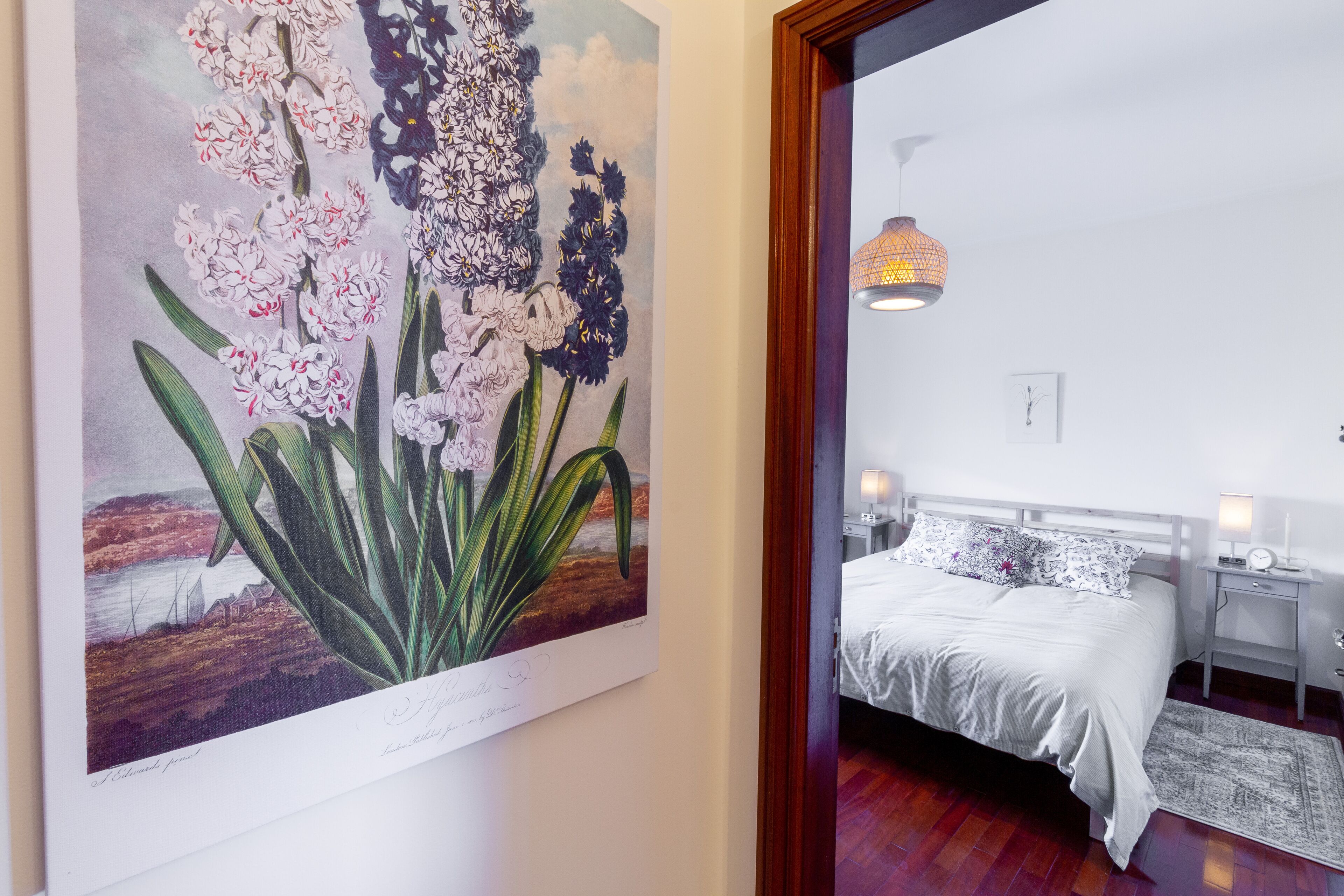 1 quarto, cofres nos quartos, escrivaninha