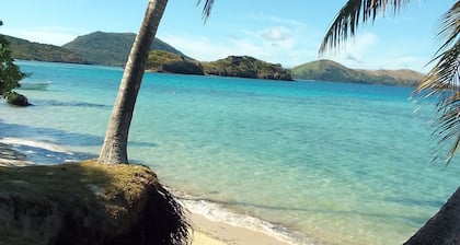 BEACH HOUSE WITH WIFI Wayasewa Island, YASAWA.