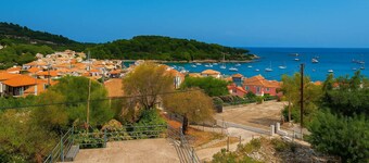 Live the Summer Dream at Gaios Cozy Retreat