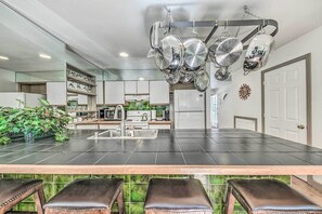 Refrigerador, microondas, parrilla de estufa y lavavajillas