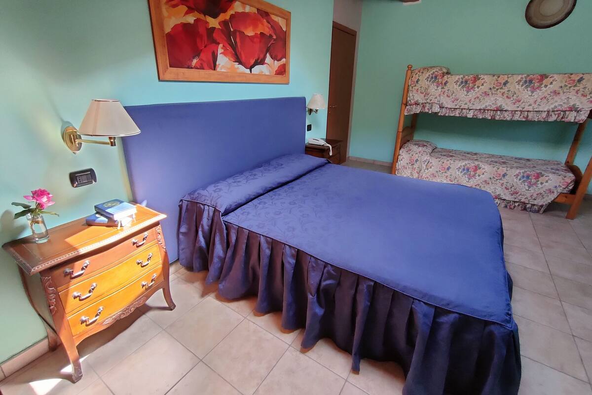 Standard Quadruple Room | Desk, laptop workspace, WiFi (free)