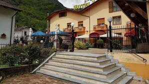Exterior - Hotel Lion (Roure)