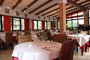 Restaurant - Hotel Lion (Roure)