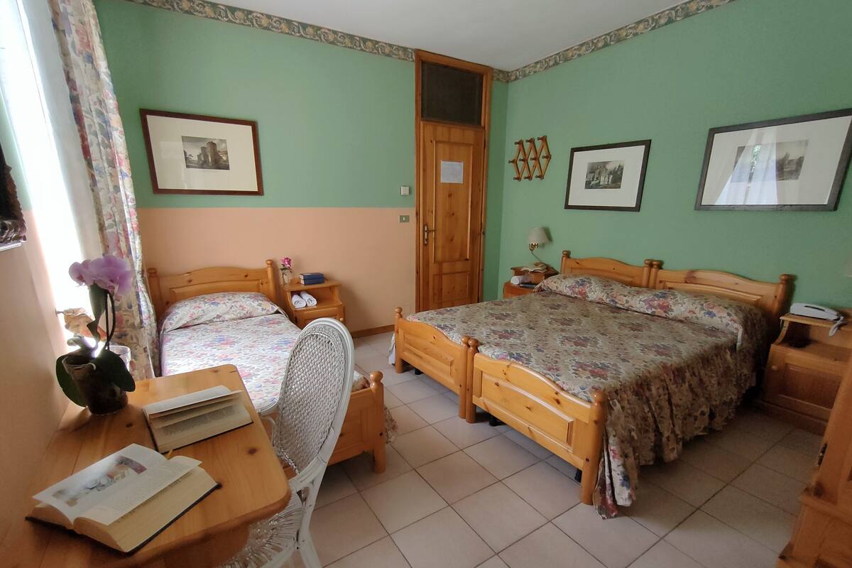 Standard Triple Room | Desk, laptop workspace, WiFi (free)