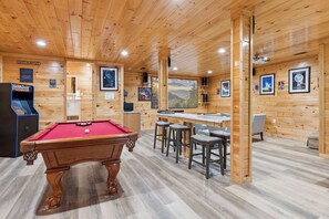 Game room - Around The Bend: Discover Endless Fun Just Around the Corner in the Smokies! (SEVIERVILLE)