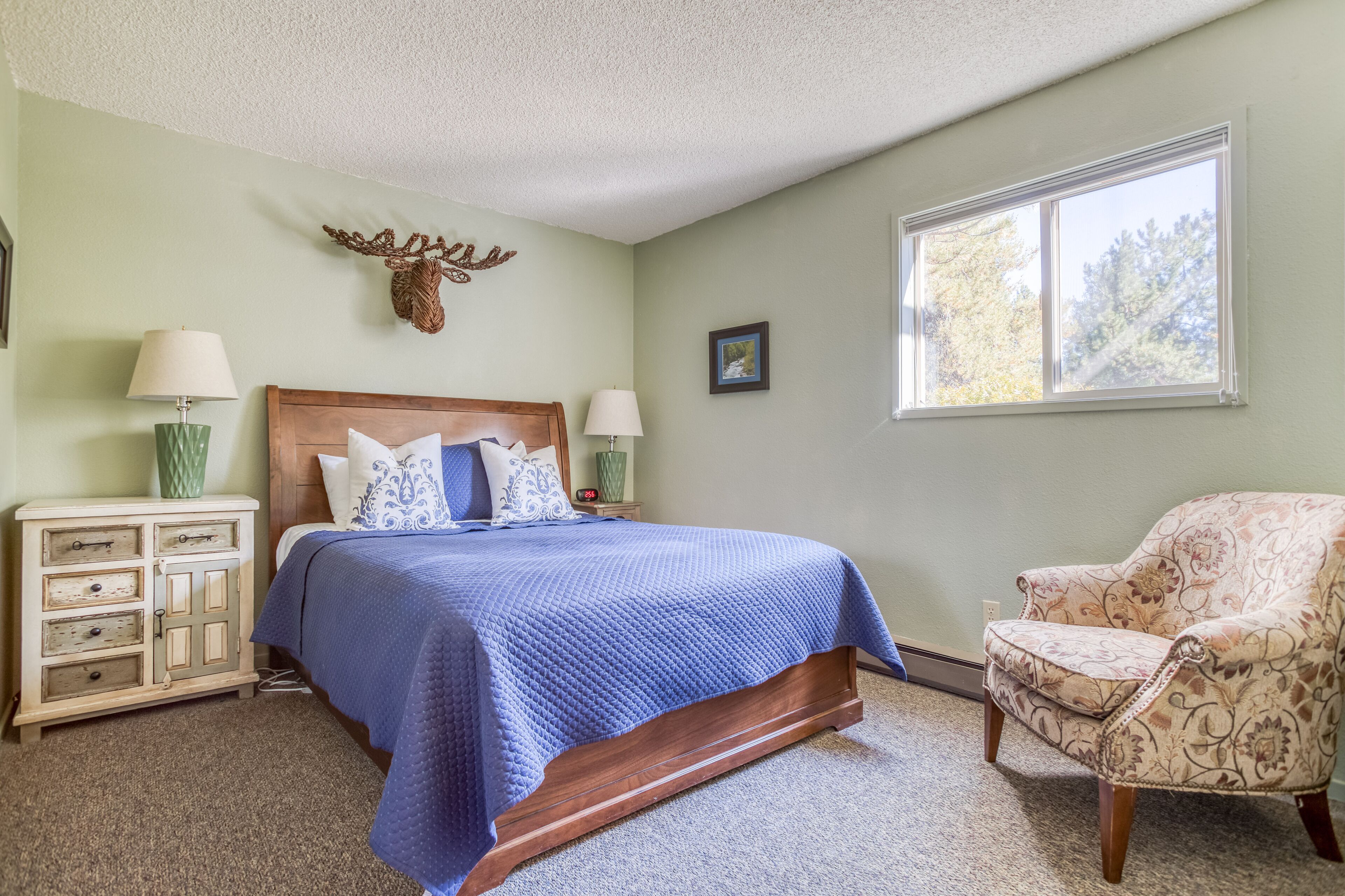 Location, Affordability in Ground-Level Condo, Mt. Bachelor Village Amenities