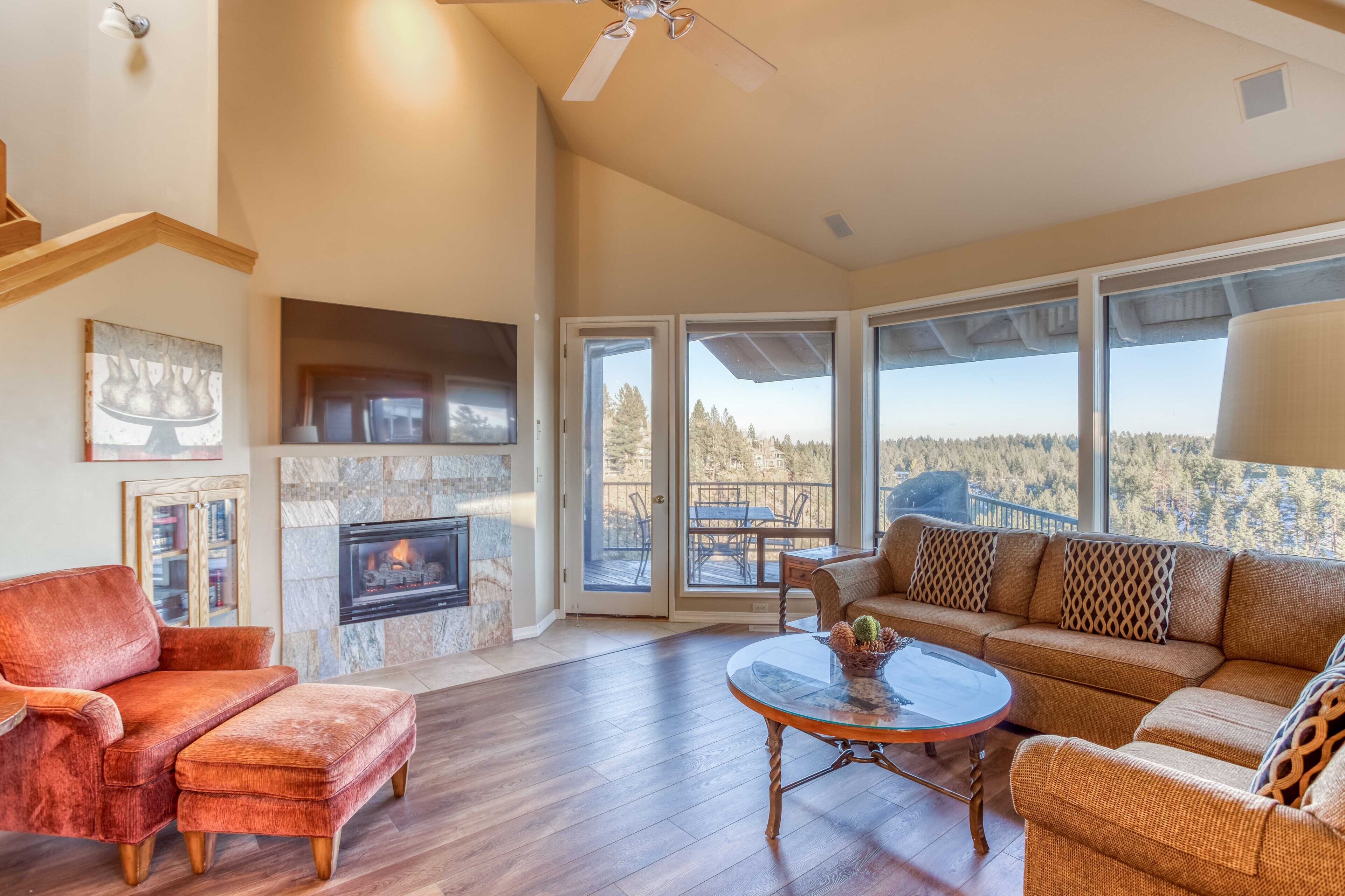 Enjoy Deschutes River Views from Beautiful 2-Bedroom Mt. Bachelor Village Condo