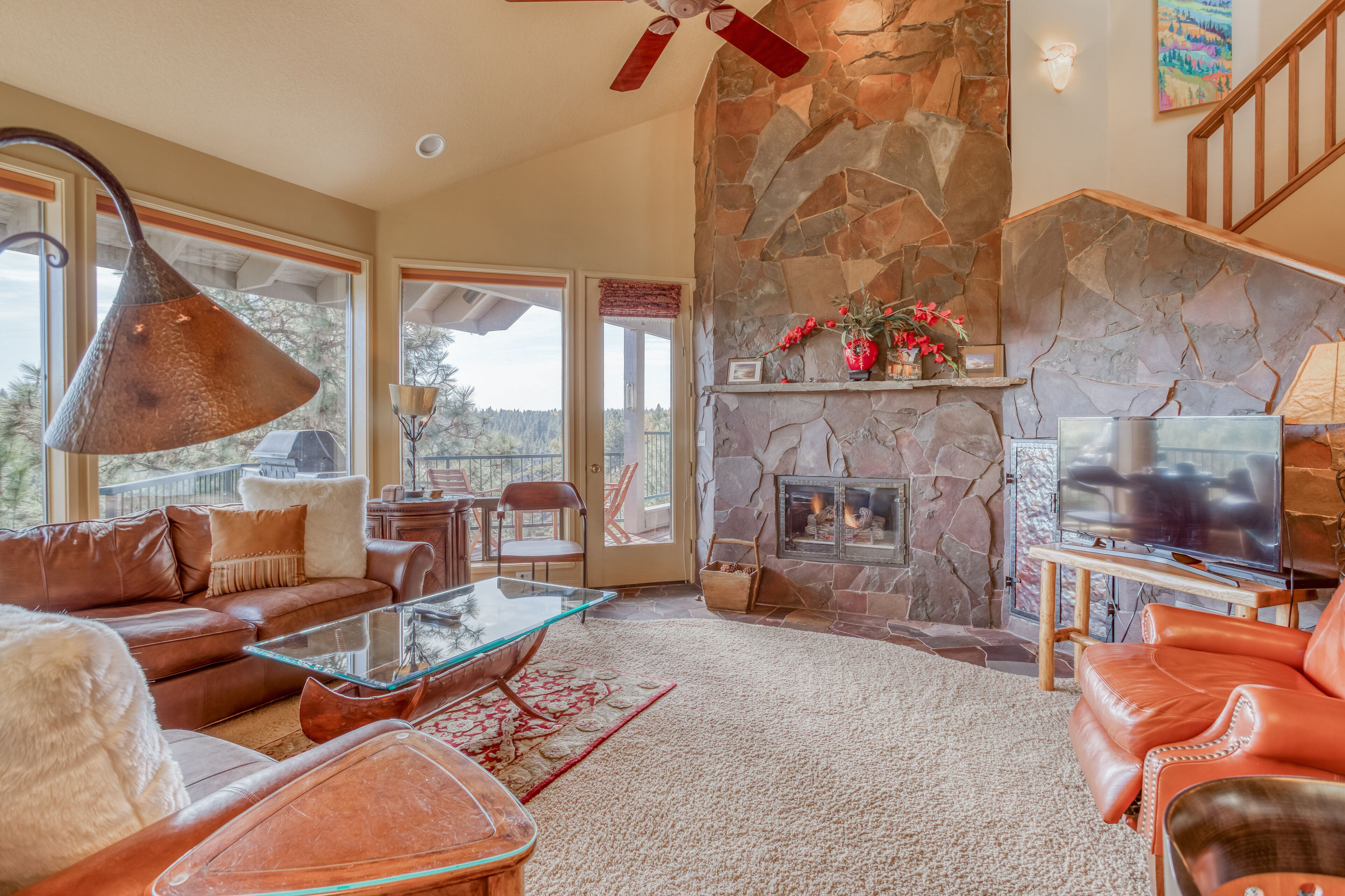 Deschutes River Views, Beautiful Two-Bedroom Mt. Bachelor Village Resort Condo!