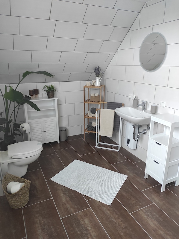 Dusche, Handtücher, Seife, Toilettenpapier