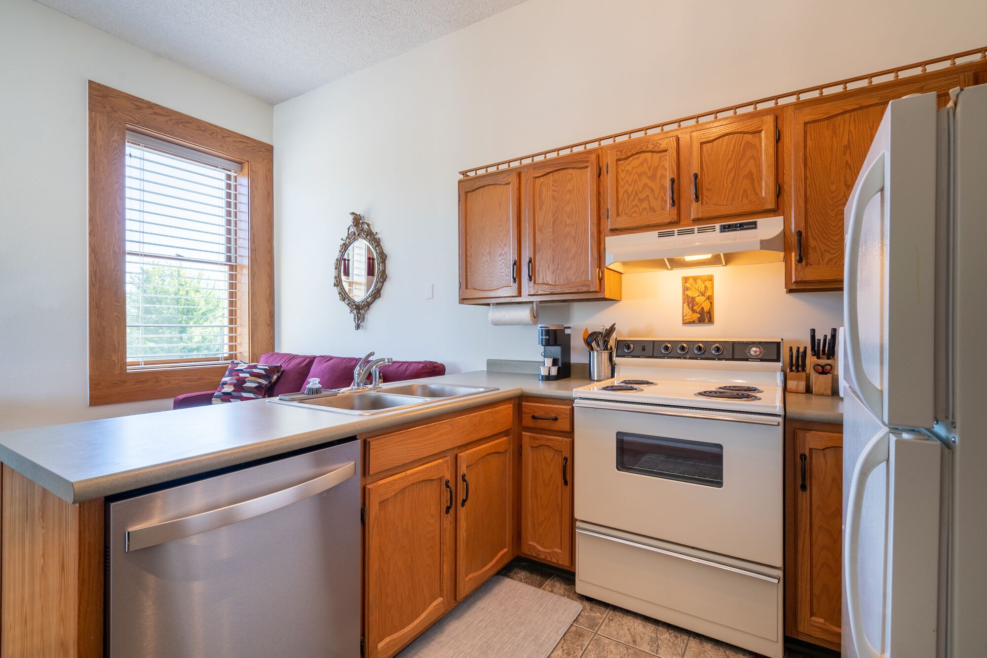 Colonial 1 - studio apartment overlooking the Black River