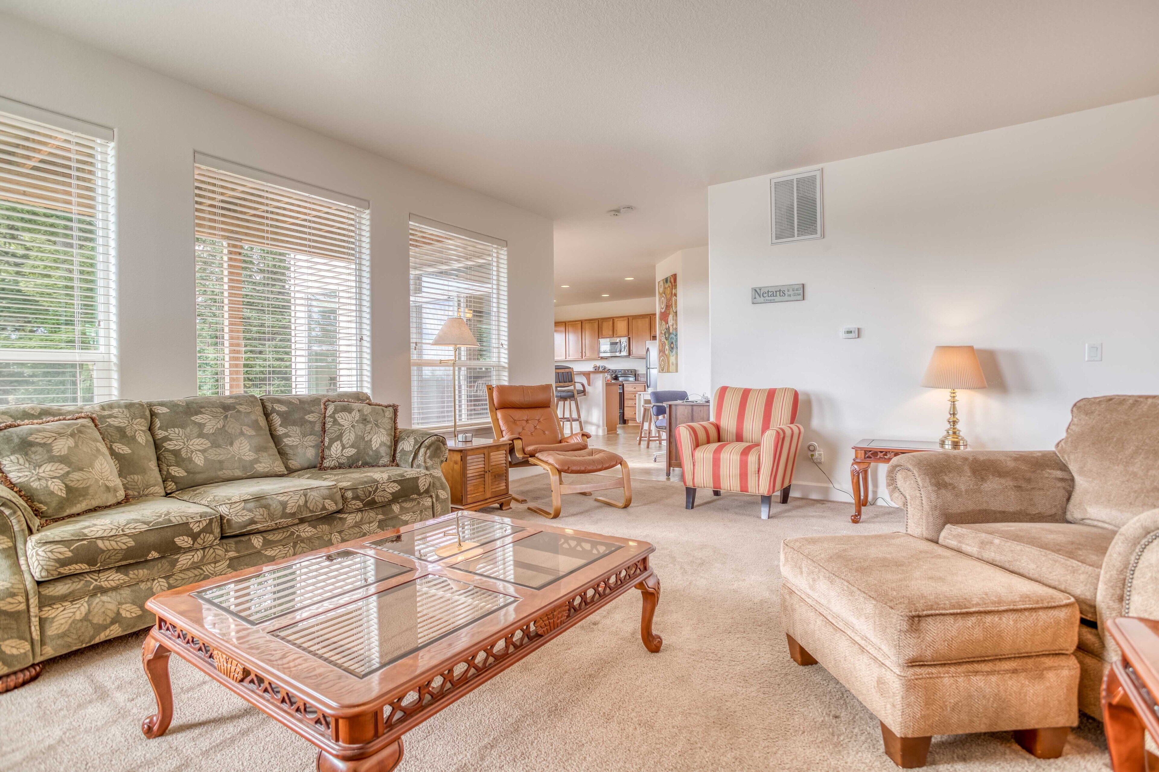 Rest Ashore-Beautiful 2 Story Home*Deck*BBQ*Covered Porch*Close to Beach