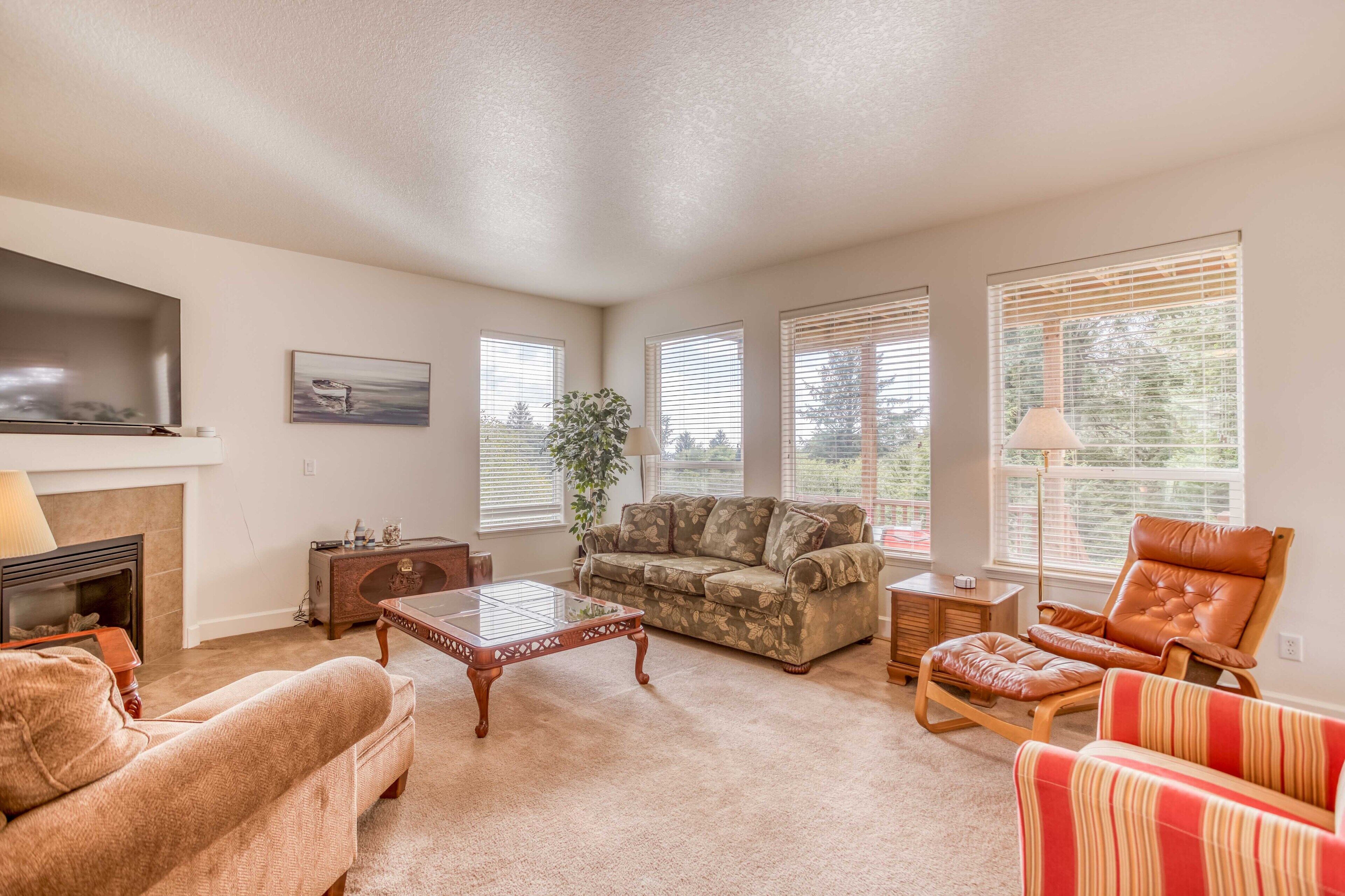 Rest Ashore-Beautiful 2 Story Home*Deck*BBQ*Covered Porch*Close to Beach