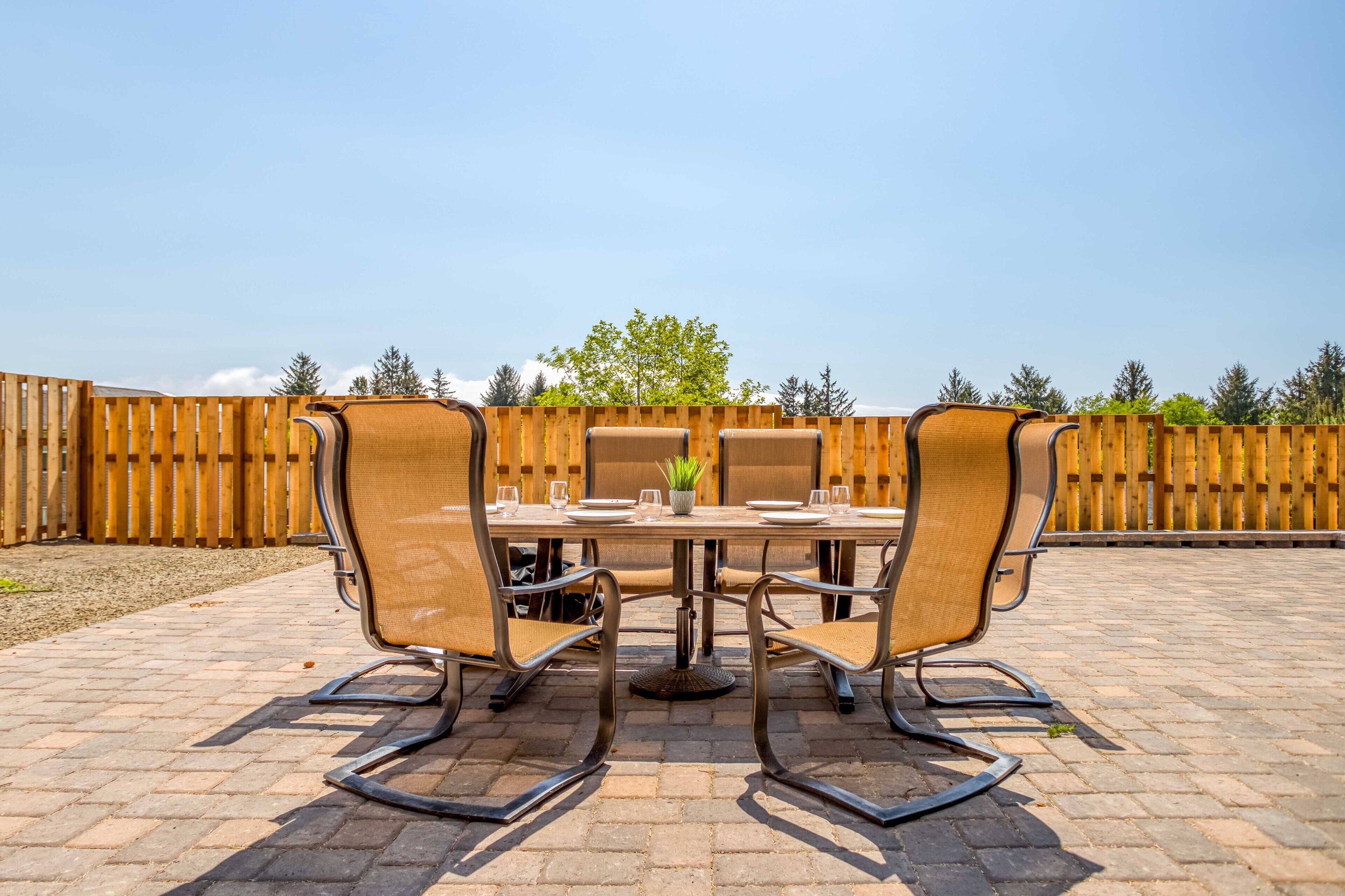 Rest Ashore-Beautiful 2 Story Home*Deck*BBQ*Covered Porch*Close to Beach