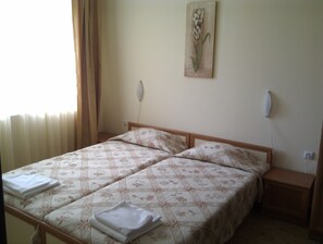 Apartment | 2 bedrooms, iron/ironing board, travel cot, free WiFi