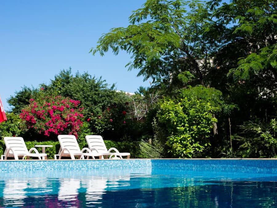 2 outdoor pools