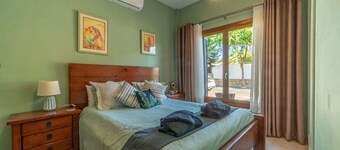 Luxury Private Villa 10 mins from airport and 20 mins from the beach