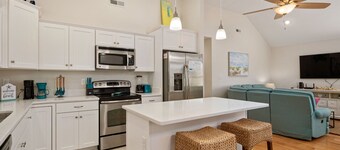 GaGa's Getaway: Quiet location, dog-Friendly, fire pit, 3-night min.