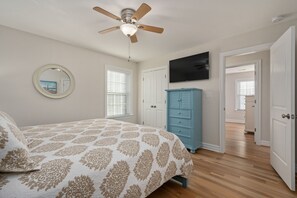 KDH190: GaGa's Getaway | TL Bedroom 1 King with Private Bath