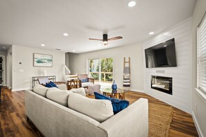 Smart TV, fireplace, books, offices