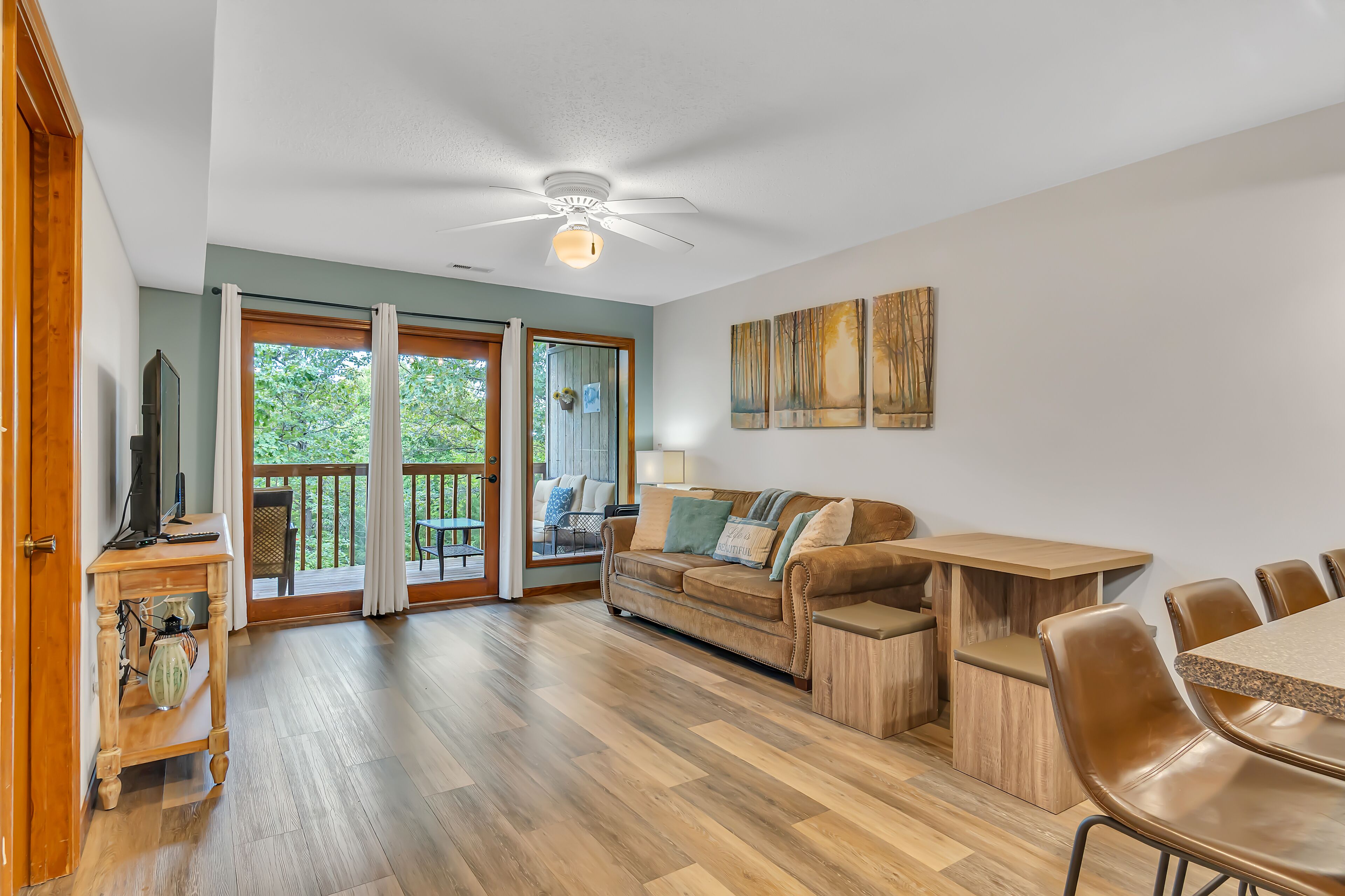 Charming 2 Bed Condo at Notch Estates! Close to Branson & Silver Dollar City!