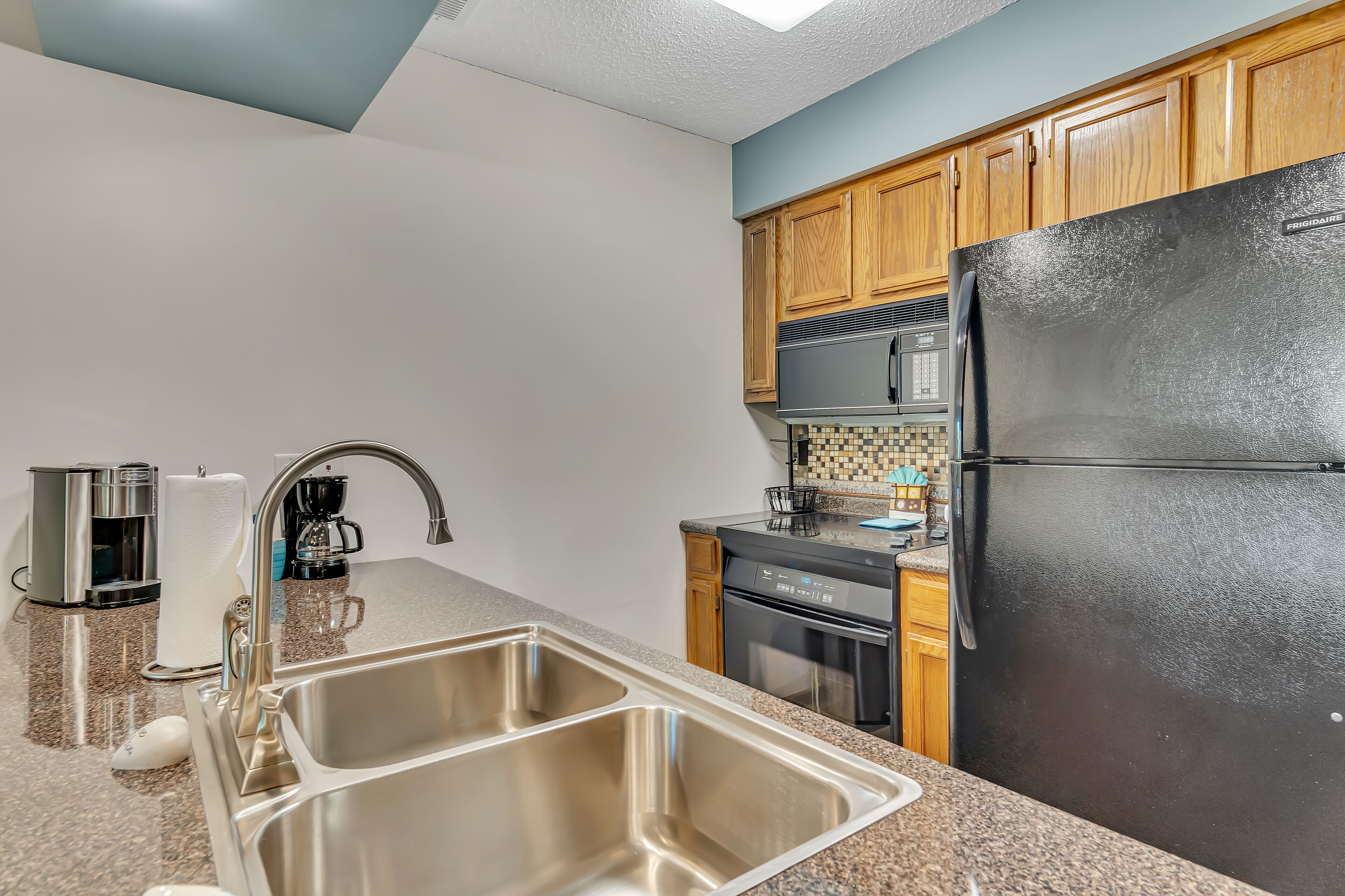 Charming 2 Bed Condo at Notch Estates! Close to Branson & Silver Dollar City!