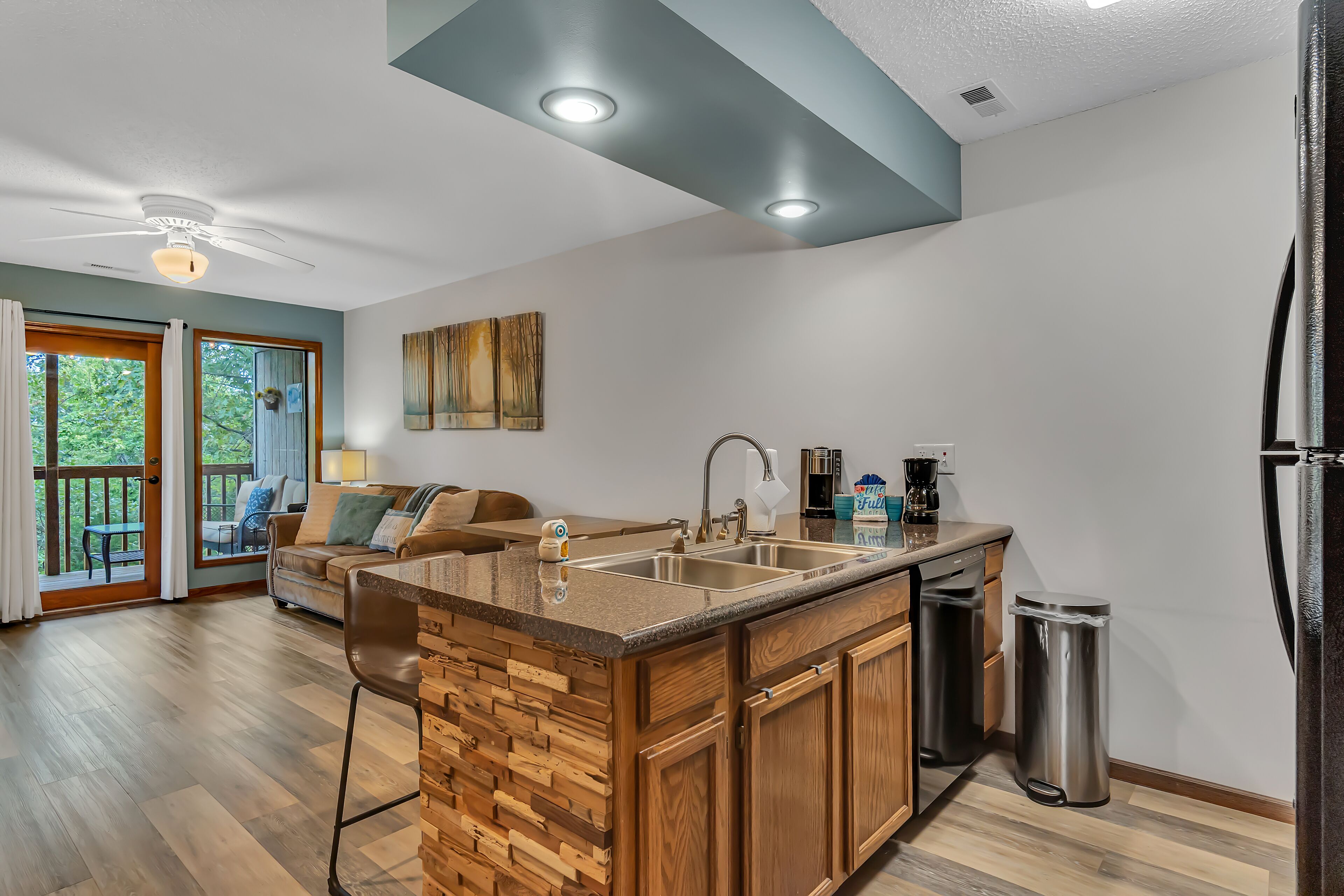 Charming 2 Bed Condo at Notch Estates! Close to Branson & Silver Dollar City!