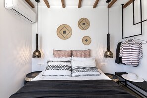 4 chambres, coffres-forts dans les chambres, fer et planche Ă repasser