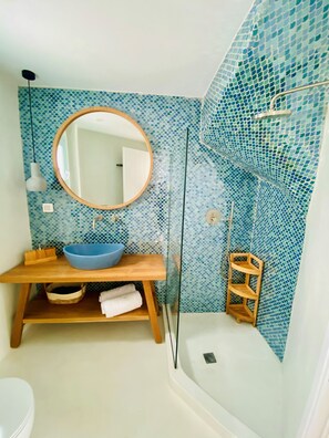 Shower, hair dryer, towels, soap
