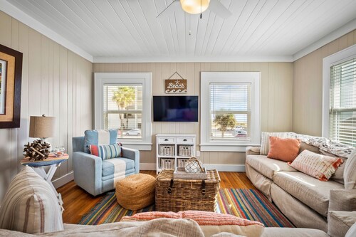 6 Bedroom 4.5 Baths Sleeps 14 Partial Ocean Views