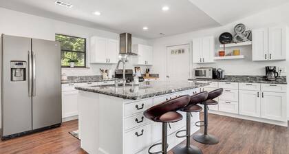 West Fork Pool and Hot Tub- 10 mins to Fay, Devils Den