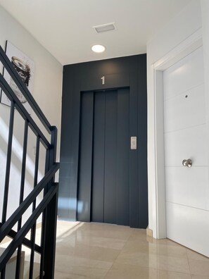 Interior - 1.1 Stylish Flat next Barcelona FC Stadium. (Barcelona)