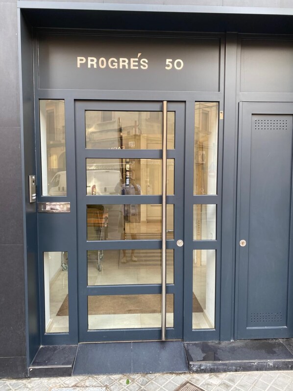 Exterior detail - 1.1 Stylish Flat next Barcelona FC Stadium. (Barcelona)