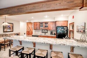 Fridge, microwave, stovetop, dishwasher - Sawmill Creek Blue Stag Condo: Ski-In, Walk To Shuttle, Main St (Breckenridge)