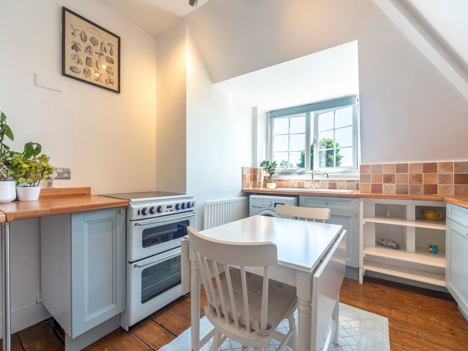 Pass the Keys | Victorian Flat A Stones Throw From Hampton Court