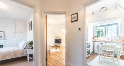 Pass the Keys | Victorian Flat A Stones Throw From Hampton Court