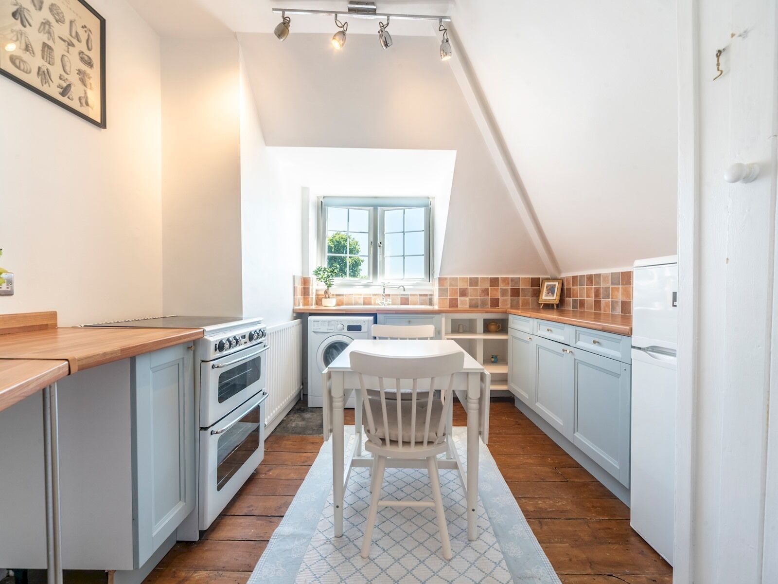 Pass the Keys | Victorian Flat A Stones Throw From Hampton Court