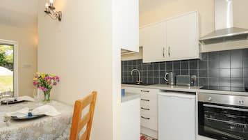 Cookware/dishes/utensils